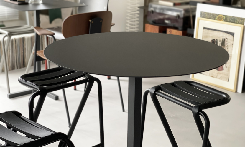 DUENDE デュエンデ SOLID STEEL HIGH DINER TABLE ROUND ソリッドスチールハイダイナーテーブル ラウンド DU0332 カラー：ダークグレー デザイン：PERMANENT31