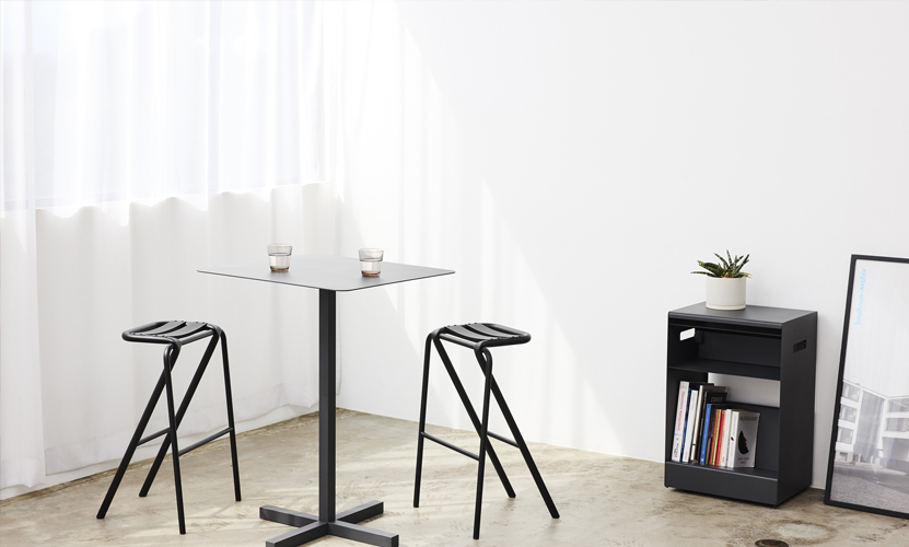 DUENDE デュエンデ SOLID STEEL HIGH DINER TABLE SQUARE ソリッドスチールハイダイナーテーブル スクエア DU0333 カラー：ダークグレー デザイン：PERMANENT31