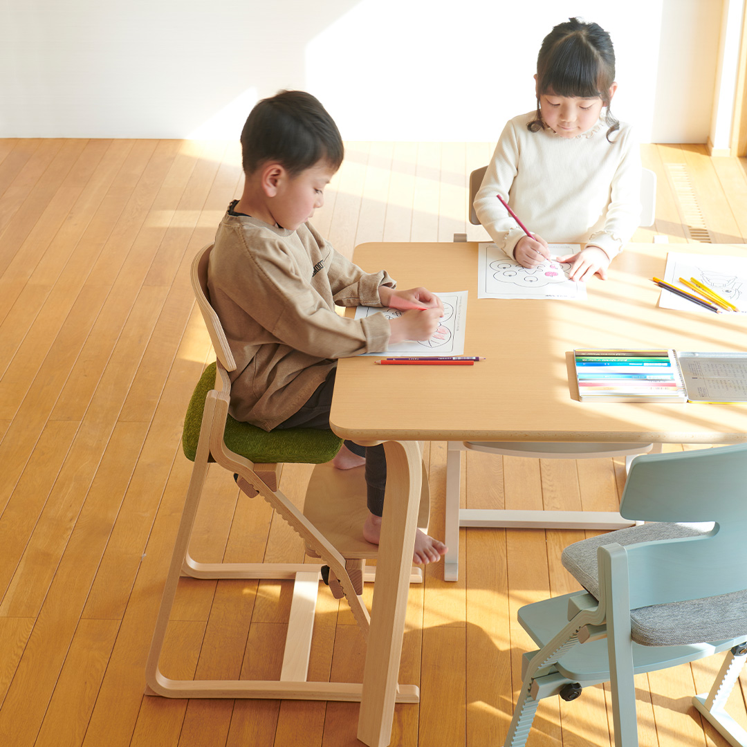 豊橋木工 アップライトチェア 子どもたちの姿勢を守る椅子 アップ