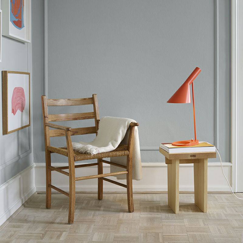 Louis Poulsen ルイスポールセン AJ Table AJ テーブル テーブルランプ カラー：ウォーム・グレー デザイン：アルネ・ヤコブセン 