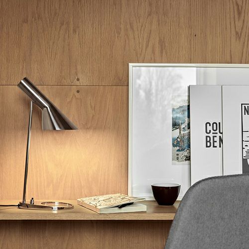 Louis Poulsen ルイスポールセン AJ Table AJ テーブル テーブルランプ カラー：ウォーム・グレー デザイン：アルネ・ヤコブセン 