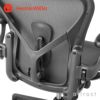 Herman Miller ハーマンミラー Aeron Chair アーロンチェア リマスタード Bサイズ ミディアム グラファイト ポスチャーフィット フル装備 （カーペット用キャスター） デザイン：ビル・スタンフ ＆ ドン・チャドウィック