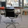 Herman Miller ハーマンミラー Eames Aluminum Group Chair イームズ アルミナムグループ マネジメントチェア 5本脚キャスター ガス圧シリンダー調整 アルミバフ 黒皮革 ブラックレザー デザイン：チャールズ＆レイ・イームズ