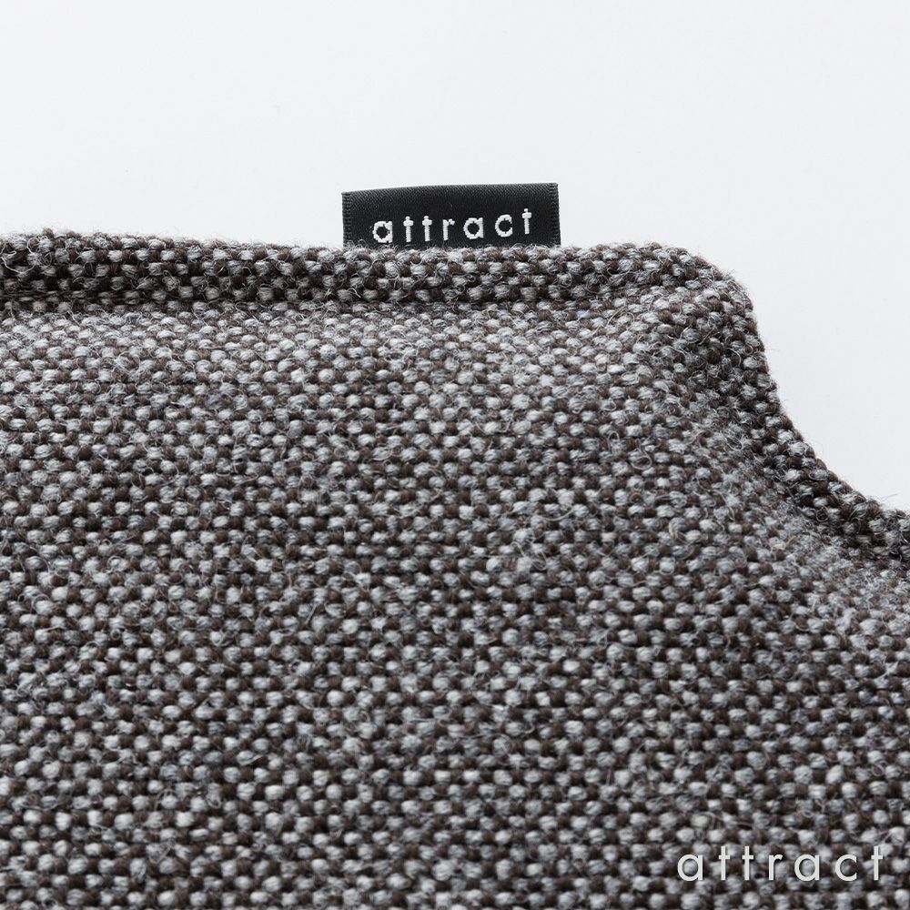 耐久性に優れ、長くご愛用いただけるKvadratのウール生地を使用