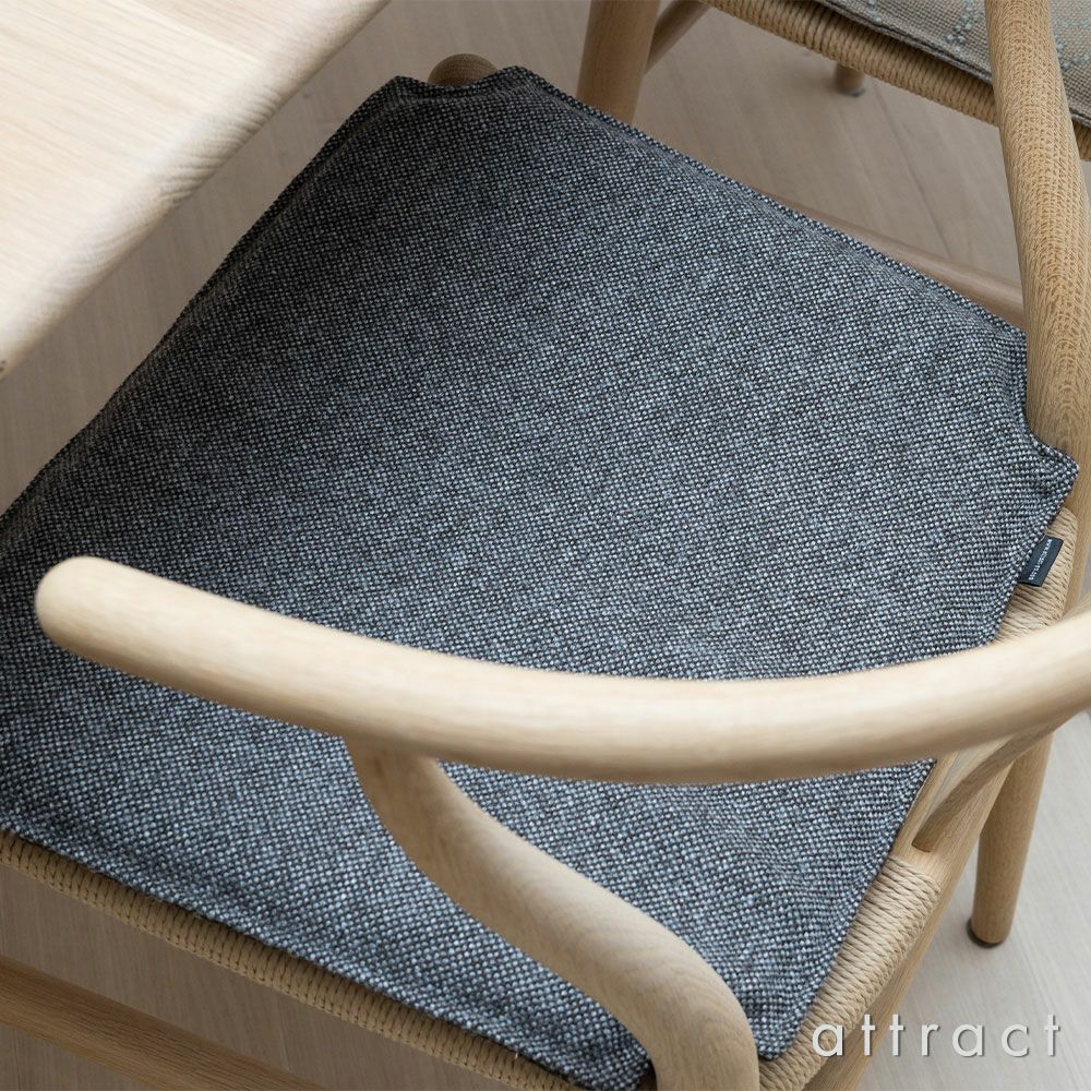 アトラクト オリジナル CH24 Yチェア用シートクッション Yチェア クッション リバーシブル カラー：4色（Kvadrat クヴァドラ 表面：Tambourine Hallingdal タンバリンハリンダル 裏面：Hallingdal 65）CH24C