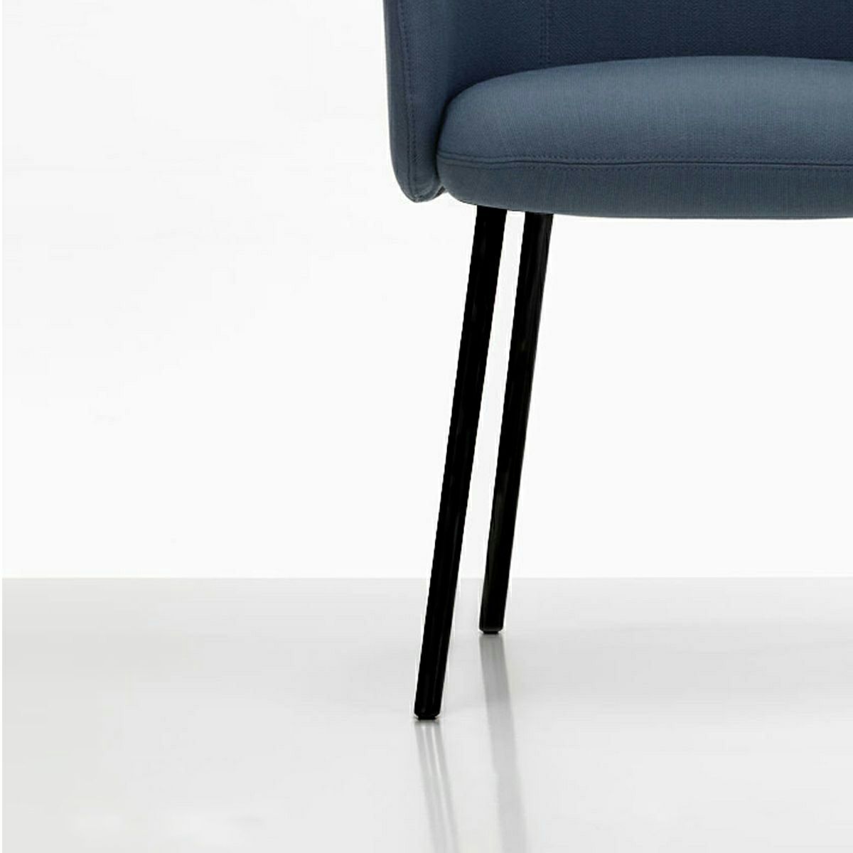 Vitra ヴィトラ Mikado ミカド アームチェア アルミダイキャストベース （カラー：4色） ウッドベース（カラー：2色） ファブリック：F80（Dumet デュメ） デザイン：バーバー・オズガビー