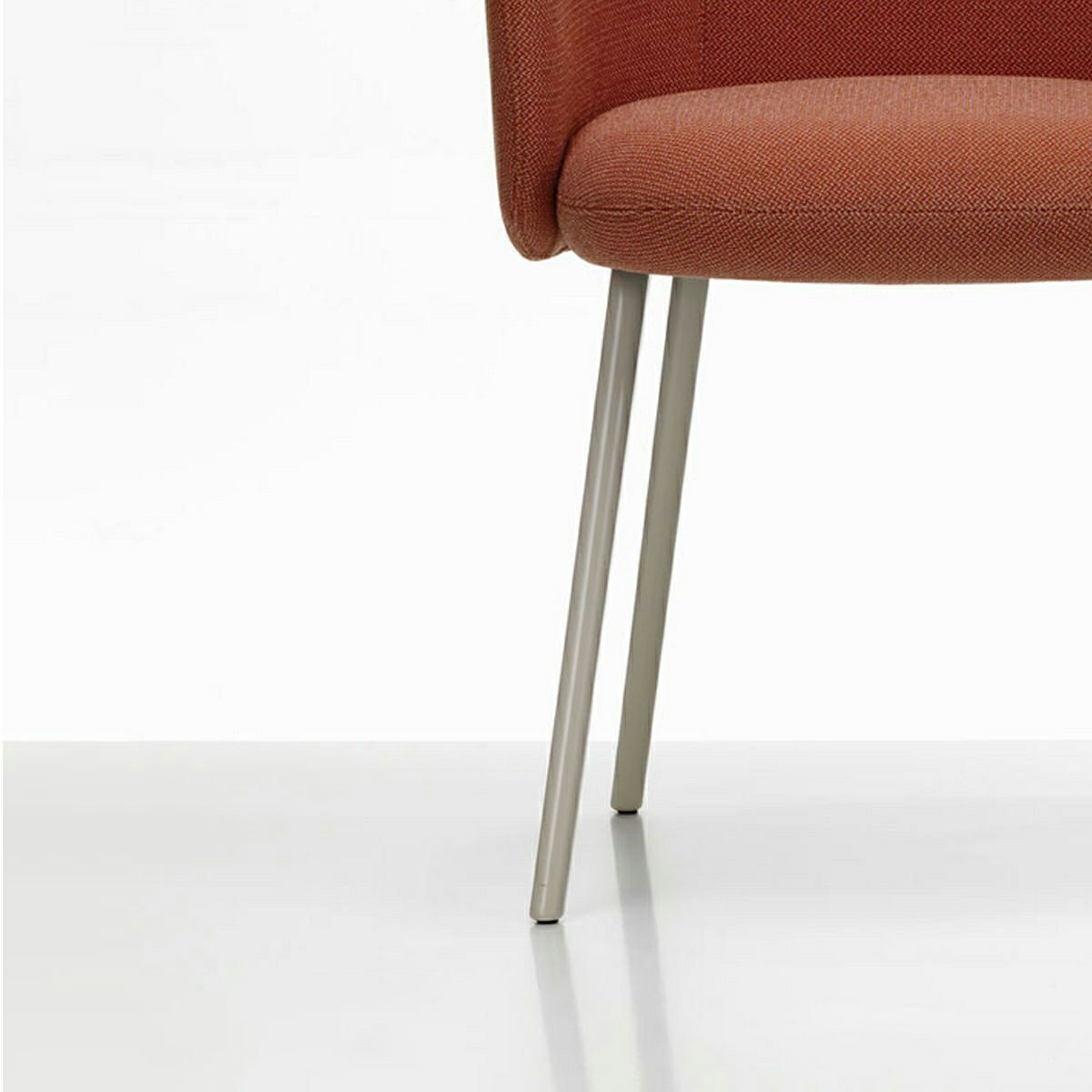 Vitra ヴィトラ Mikado ミカド アームチェア アルミダイキャストベース （カラー：4色） ウッドベース（カラー：2色） ファブリック：F120（Cento チェント） デザイン：バーバー・オズガビー