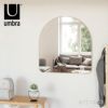 umbra アンブラ HUBBA ARCHED MIRROR フーバ アーチド ミラー ウォールミラー 壁掛け 鏡 サイズ：87x92cm カラー：2色 デザイン：ポール・ローワン