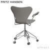 FRITZ HANSEN フリッツ・ハンセン SERIES 7 セブンチェア 3217 アームチェア フルパディング 張地：Christianshavn クリスチャンハウン ファブリックカラー：ベージュ（1121） ベースカラー：クローム仕上げ デザイン：アルネ・ヤコブセン （シート高さ調整機能 44-56cm・回転機能・キャスター付き）