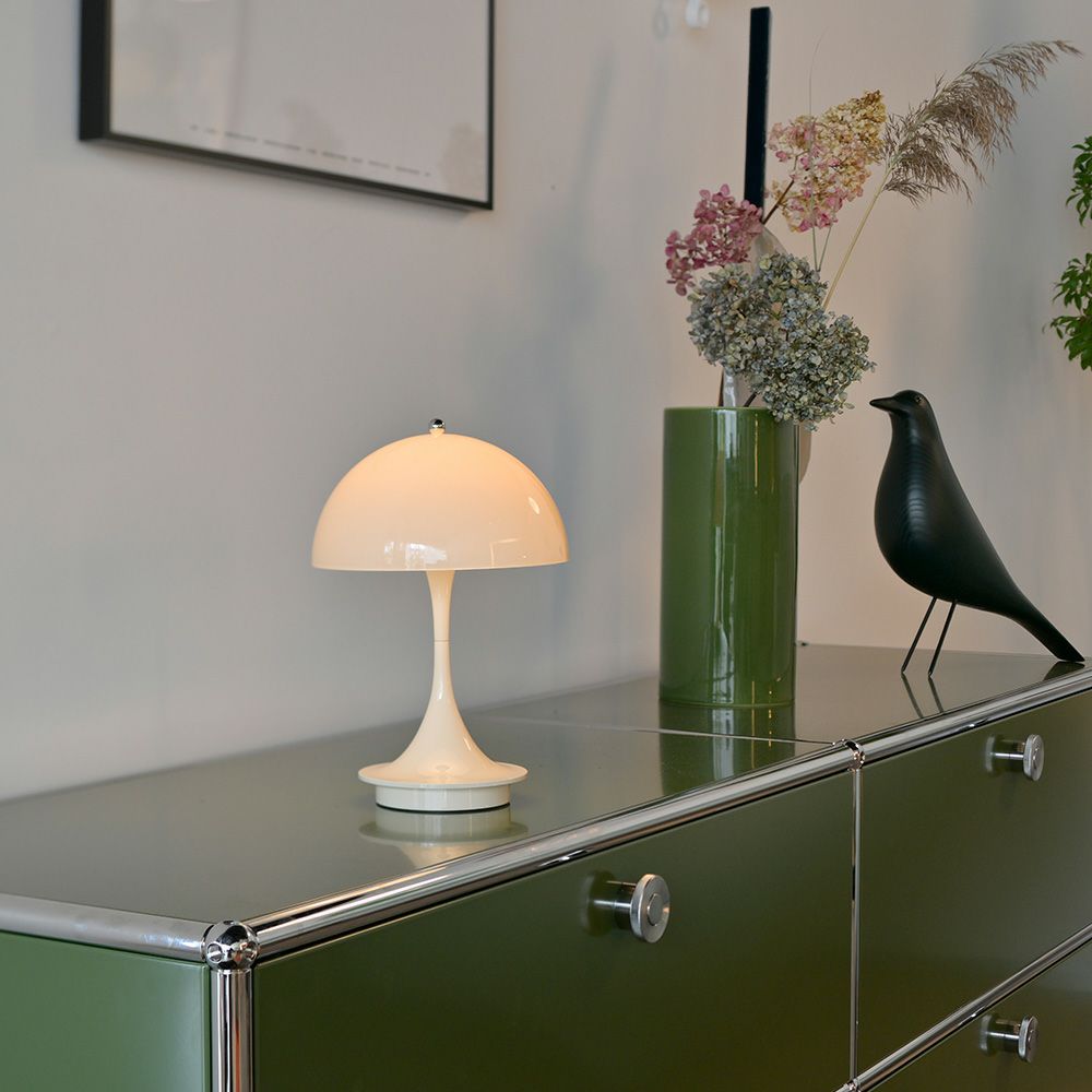 Louis Poulsen ルイスポールセン Panthella 160 Portable パンテラ 160 ポータブル （V3） テーブルランプ カラー：オパール・ベージュ クローム デザイン：ヴェルナー・パントン