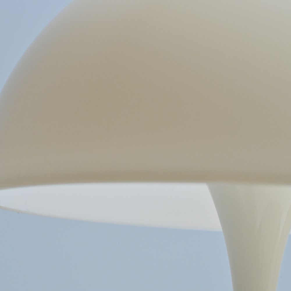 Louis Poulsen ルイスポールセン Panthella 160 Portable パンテラ 160 ポータブル （V3） テーブルランプ カラー：真鍮メタライズド ブラス デザイン：ヴェルナー・パントン