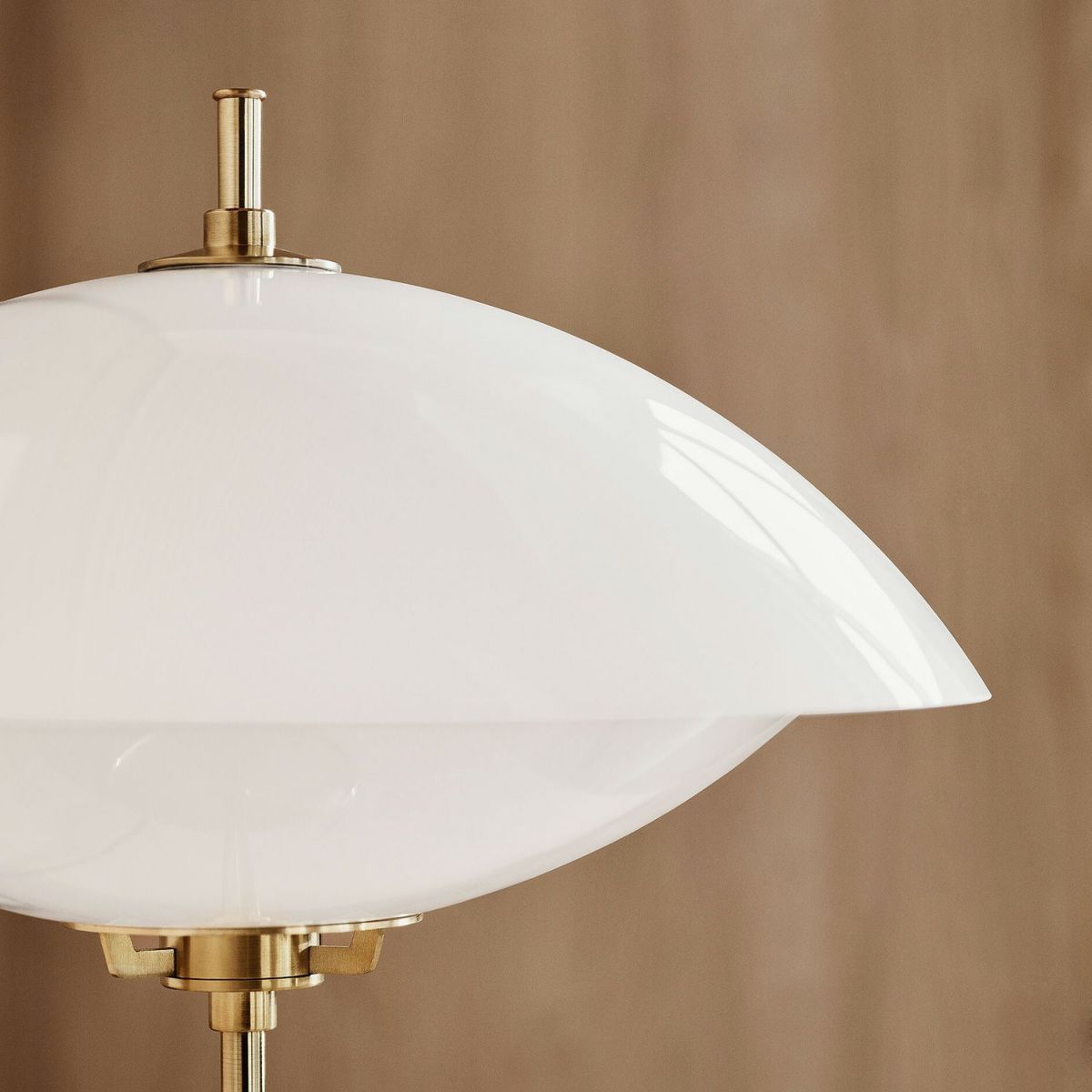 FRITZ HANSEN フリッツ・ハンセン CLAM TABLE クラム テーブルランプ カラー：オパールガラス デザイン：アーム＆ルンド