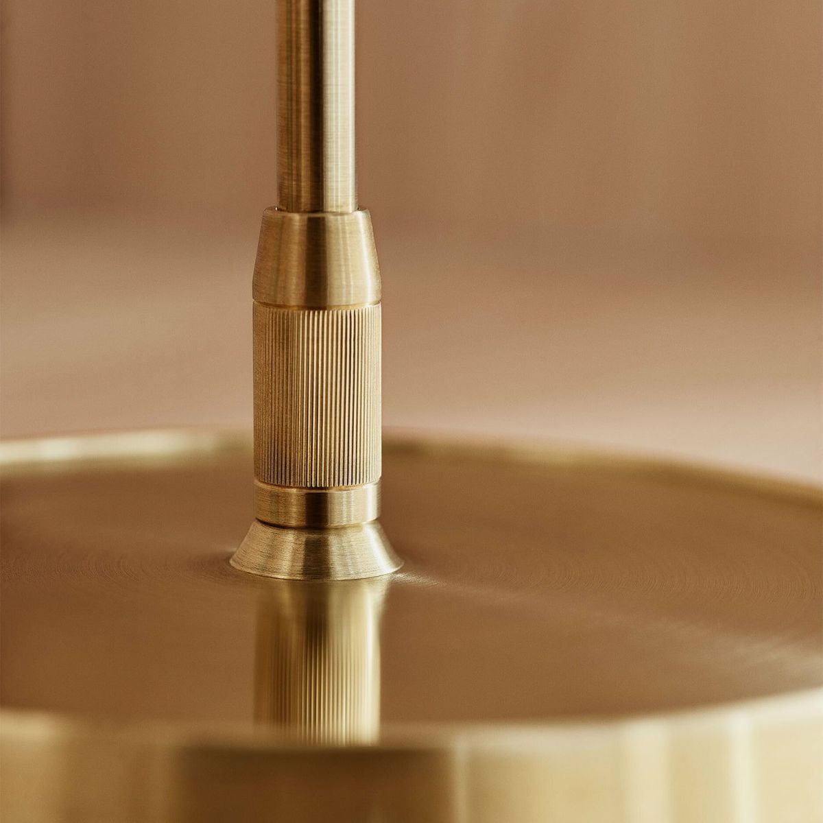 FRITZ HANSEN フリッツ・ハンセン CLAM TABLE クラム テーブルランプ カラー：オパールガラス デザイン：アーム＆ルンド