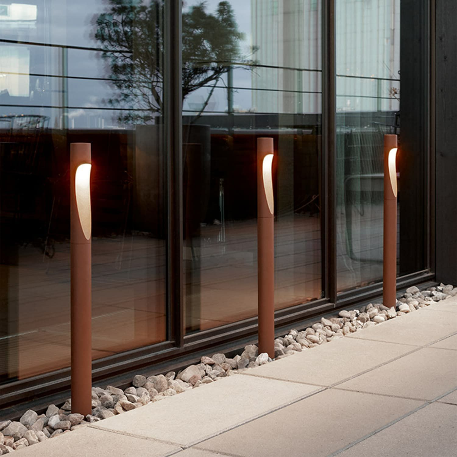 Louis Poulsen ルイスポールセン Flindt Garden Bollard フリント ガーデン ボラード ロング 2700K 屋外用 スパイク式 カラー：ブラック デザイン：クリスチャン・フリント *電源ボックス含む