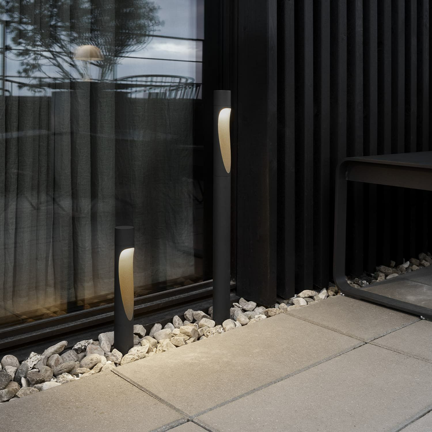 Louis Poulsen ルイスポールセン Flindt Garden Bollard フリント ガーデン ボラード ショート 2700K 屋外用 スパイク式 カラー：コールテン鋼色 デザイン：クリスチャン・フリント *電源ボックス含む