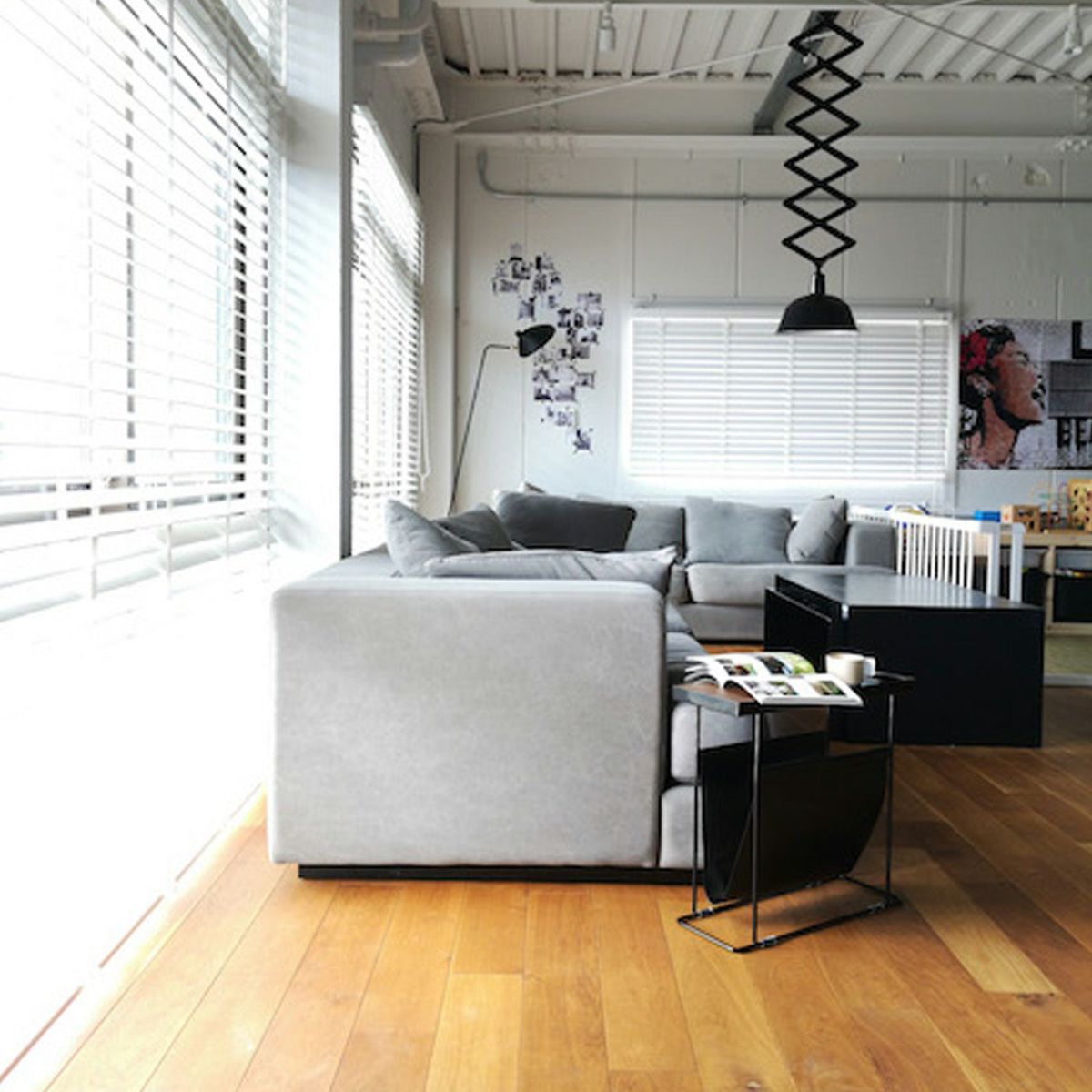 DUENDE デュエンデ COMPANION with Magazine Rack コンパニオン with マガジンラック サイドテーブル DU0036 DU0033 カラー：2色 デザイン：Peter Mac Cann