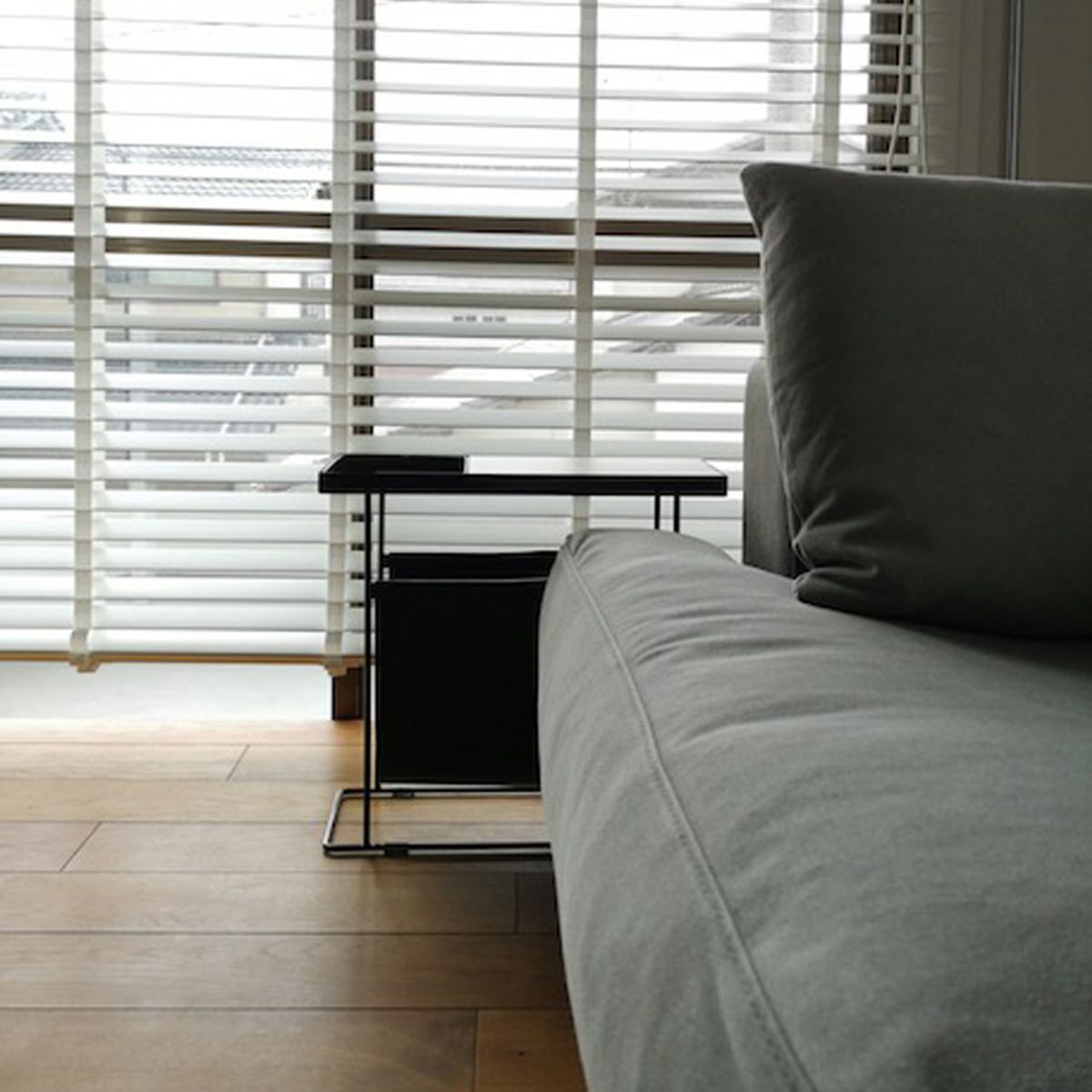 DUENDE デュエンデ COMPANION with Magazine Rack コンパニオン with マガジンラック サイドテーブル DU0036 DU0033 カラー：2色 デザイン：Peter Mac Cann