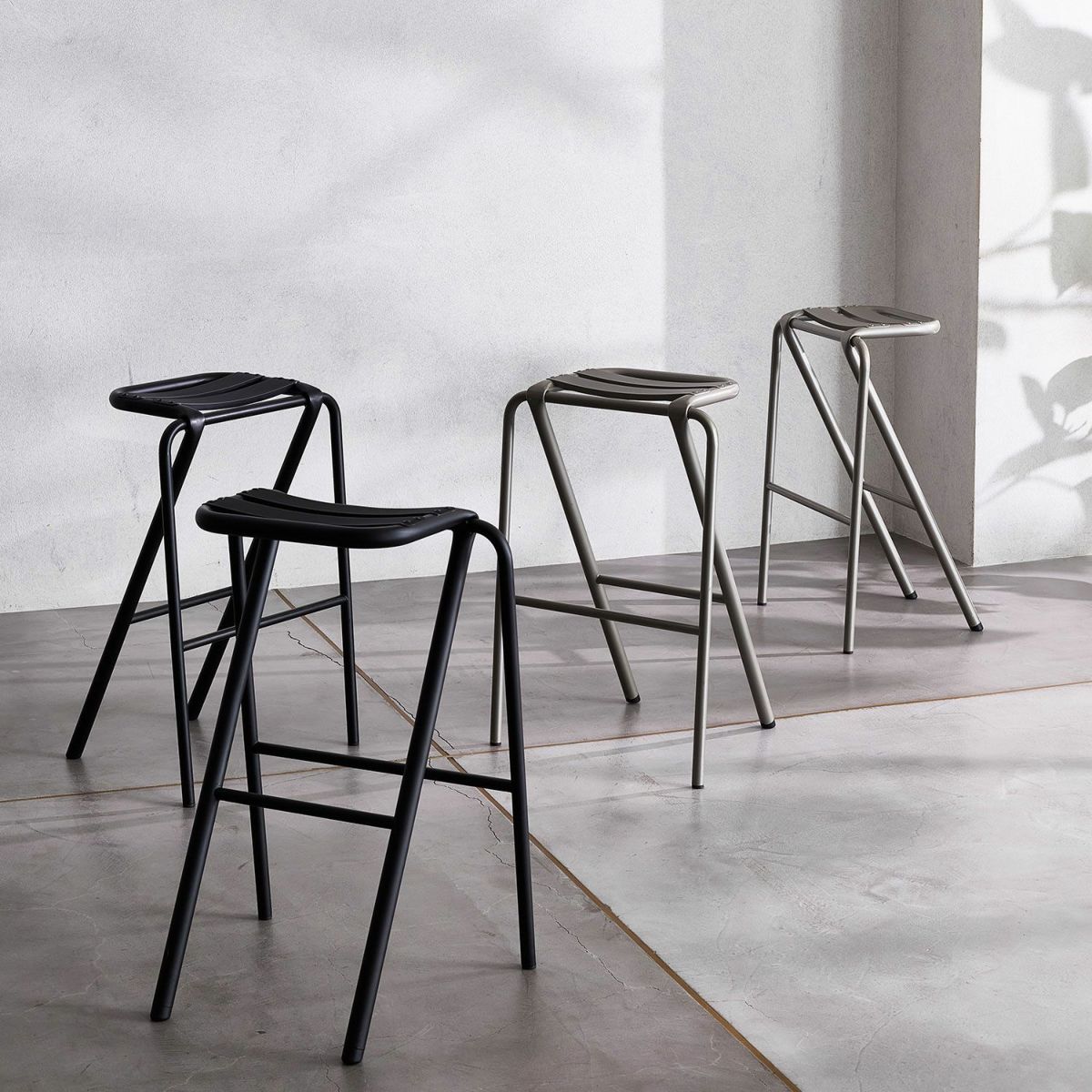 DUENDE デュエンデ BENT HIGH STOOL ベント ハイスツール DU0321 高さ：63cm カラー：2色 デザイン：岩元 航大