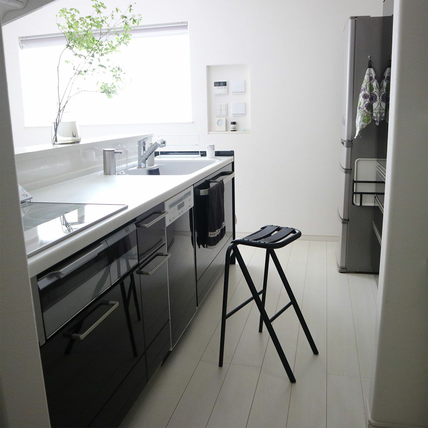 DUENDE デュエンデ BENT HIGH STOOL ベント ハイスツール DU0321 高さ：63cm カラー：2色 デザイン：岩元 航大