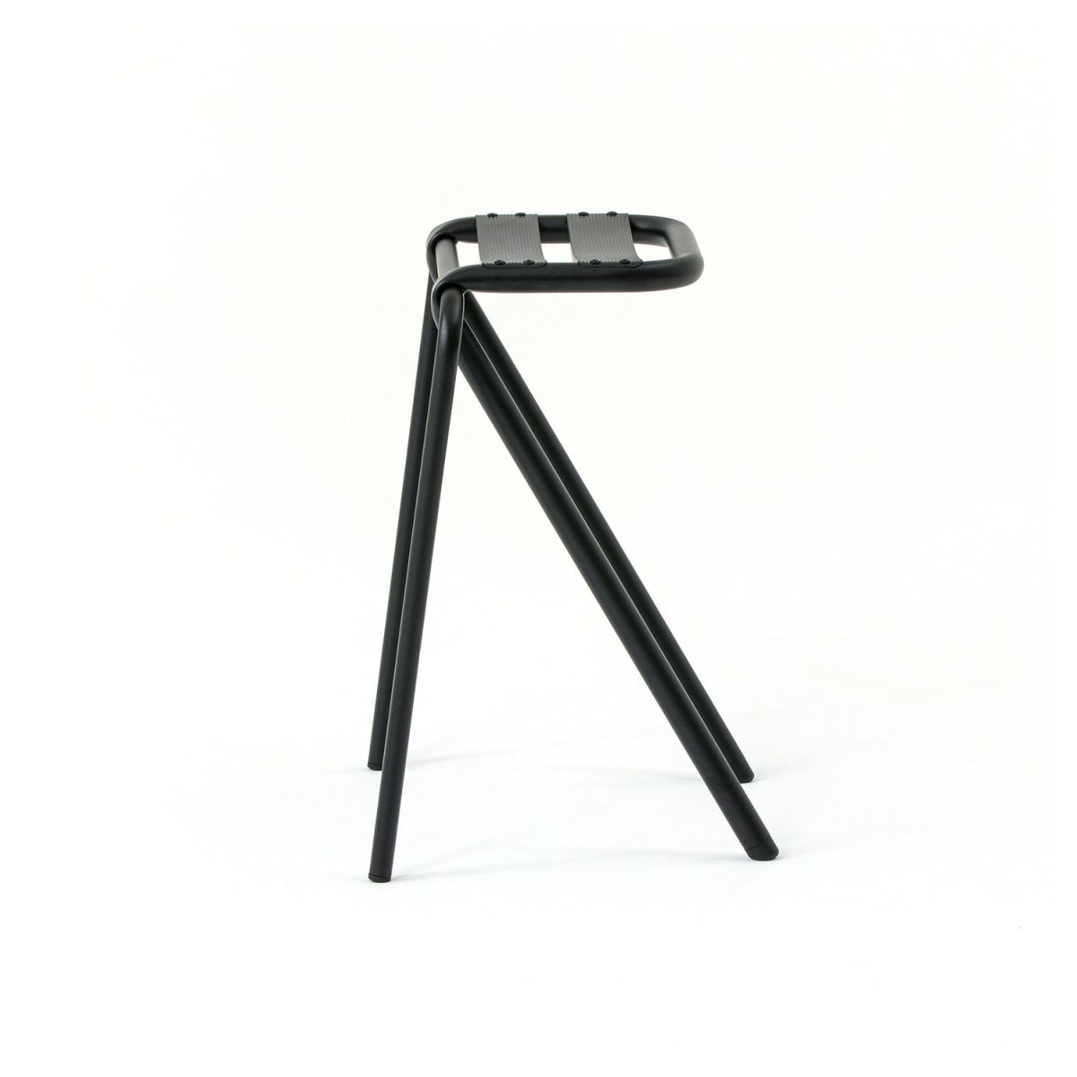 DUENDE デュエンデ BENT LOW STOOL ベント ロースツール DU0320 高さ：53cm カラー：2色 デザイン：岩元 航大
