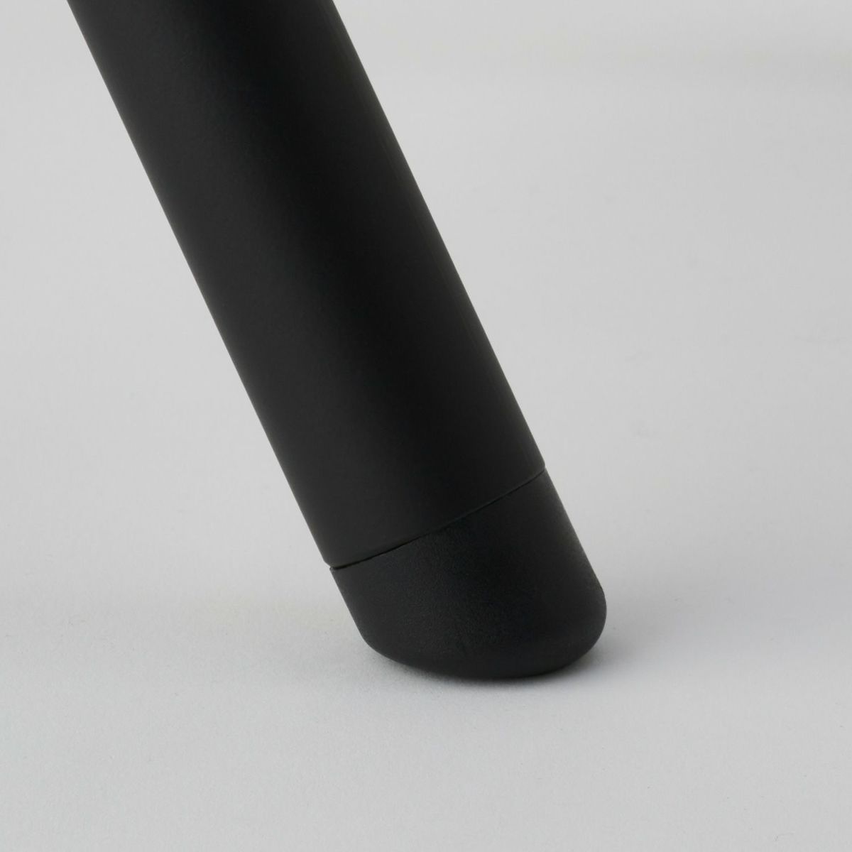 DUENDE デュエンデ BENT LOW STOOL ベント ロースツール DU0320 高さ：53cm カラー：2色 デザイン：岩元 航大