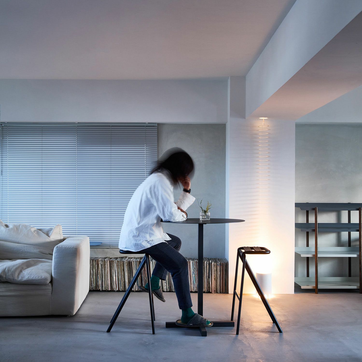 DUENDE デュエンデ BENT LOW STOOL ベント ロースツール DU0320 高さ：53cm カラー：2色 デザイン：岩元 航大