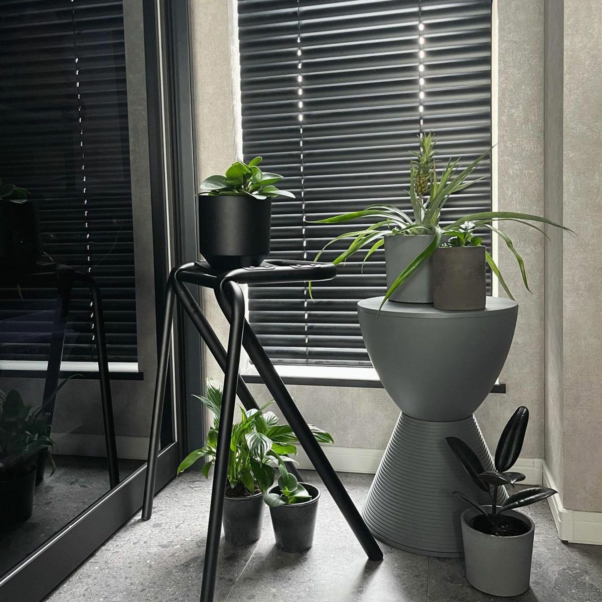 DUENDE デュエンデ BENT LOW STOOL ベント ロースツール DU0320 高さ：53cm カラー：2色 デザイン：岩元 航大