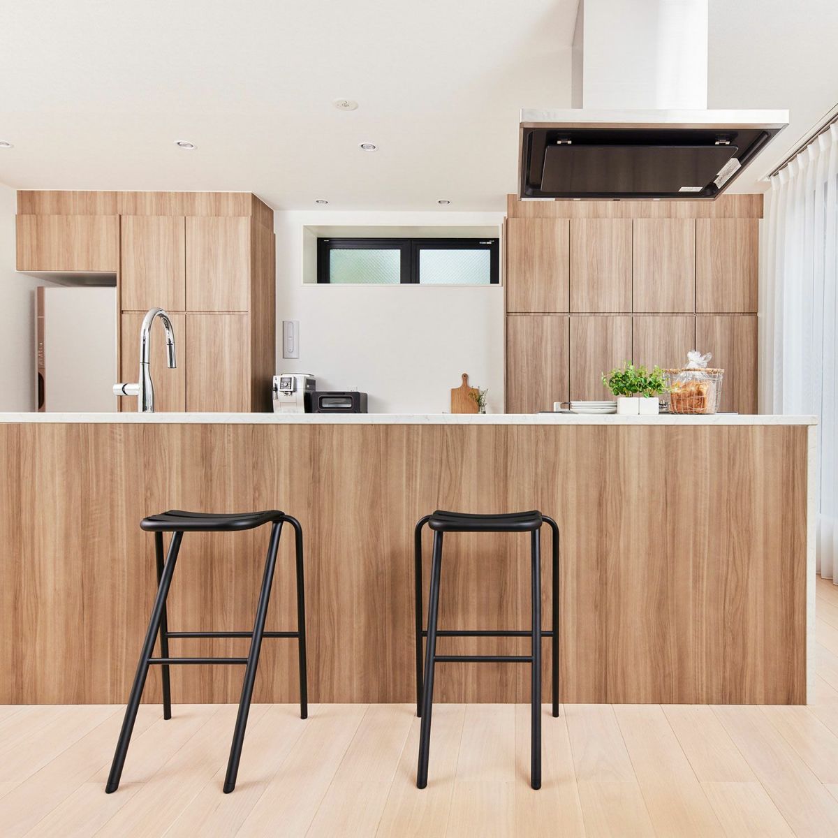 DUENDE デュエンデ BENT LOW STOOL ベント ロースツール DU0320 高さ：53cm カラー：2色 デザイン：岩元 航大