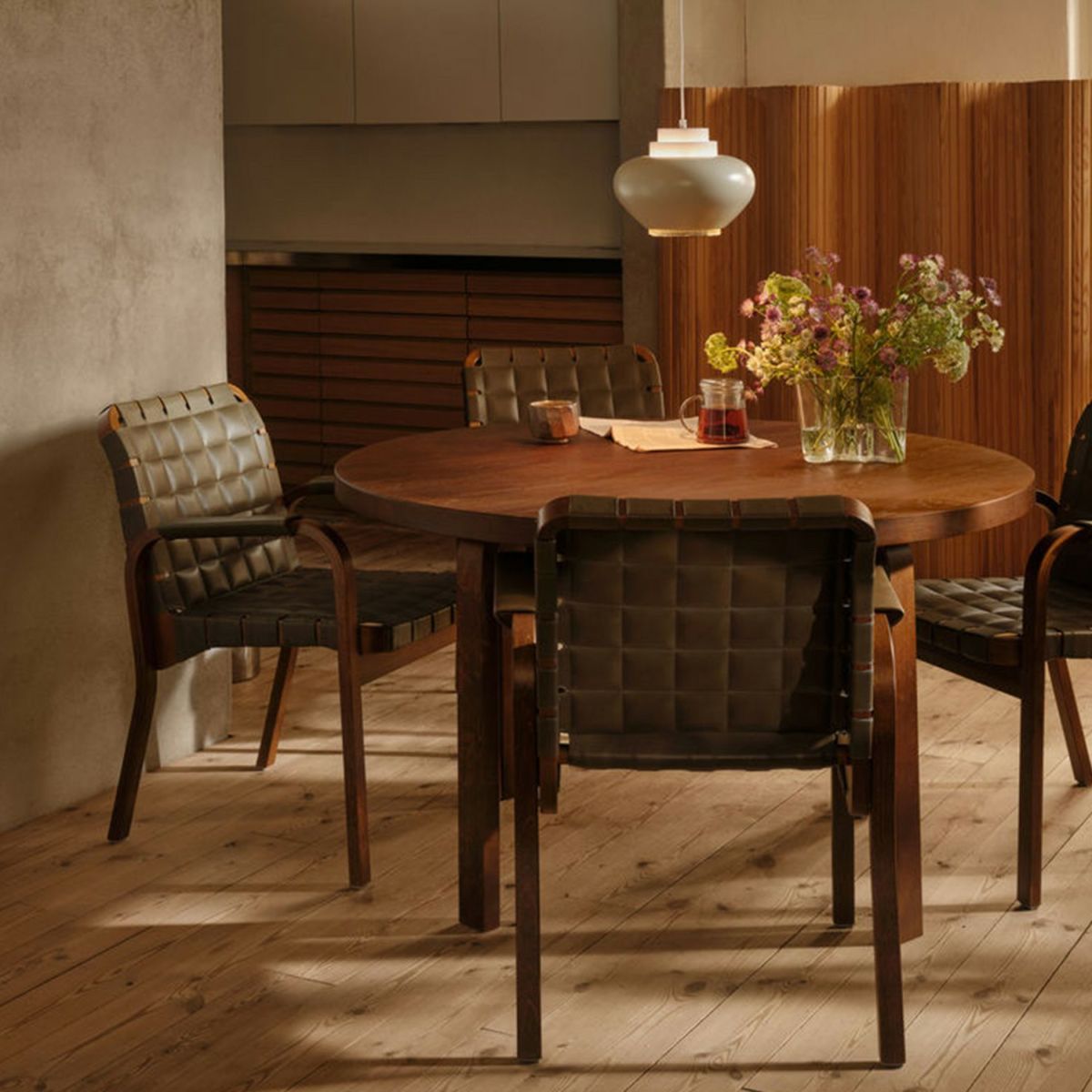 Artek アルテック 45 Armchair 45 アームチェア ラウンジチェア ブラックラッカー リネンウェビングテープ カラー：6色 アームレスト：レザーカバー デザイン：アルヴァ・アアルト