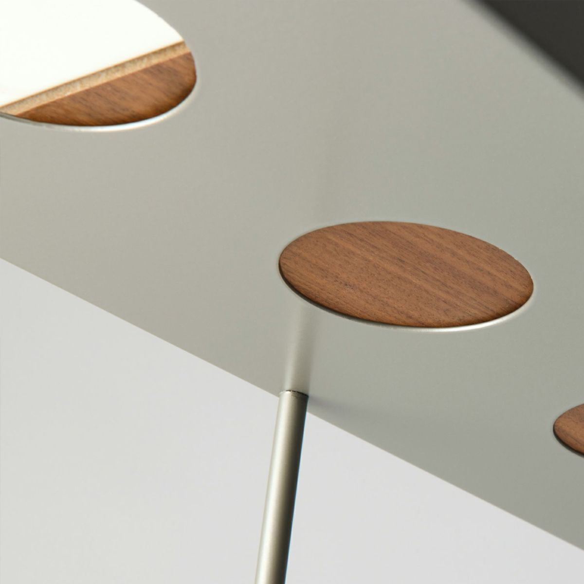 DUENDE デュエンデ COMPANION コンパニオン サイドテーブル DU0031 DU0032 カラー：2色 デザイン：Peter Mac Cann