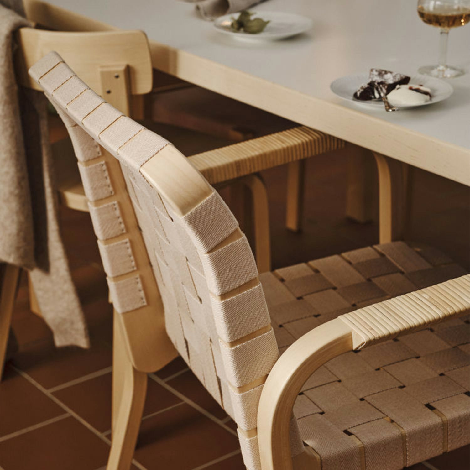 Artek アルテック 45 Armchair 45 アームチェア ラウンジチェア バーチ ナチュラルラッカー リネンウェビングテープ カラー：6色 アームレスト：ラタン巻き デザイン：アルヴァ・アアルト