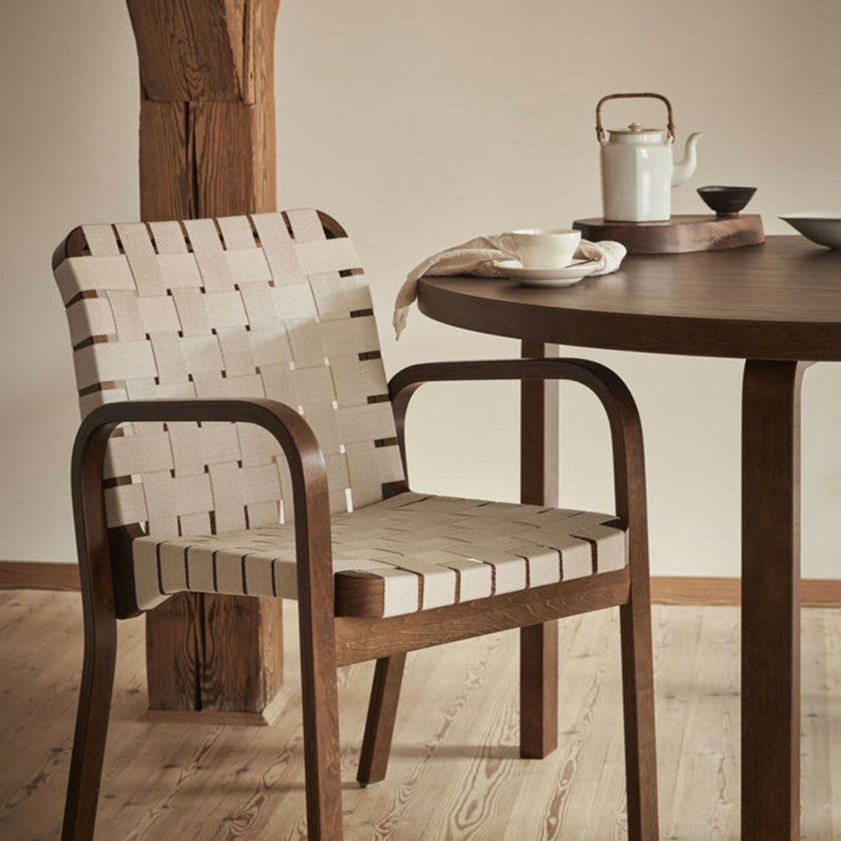 Artek アルテック 45 Armchair 45 アームチェア ラウンジチェア バーチ ナチュラルラッカー リネンウェビングテープ カラー：6色 アームレスト：ラタン巻き デザイン：アルヴァ・アアルト