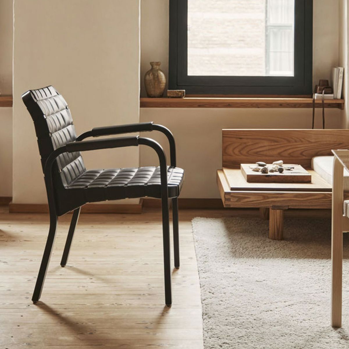 Artek アルテック 45 Armchair 45 アームチェア ラウンジチェア ブラックラッカー キルティングレザー プレステージレザー：L40 アームレスト：レザーカバー デザイン：アルヴァ・アアルト