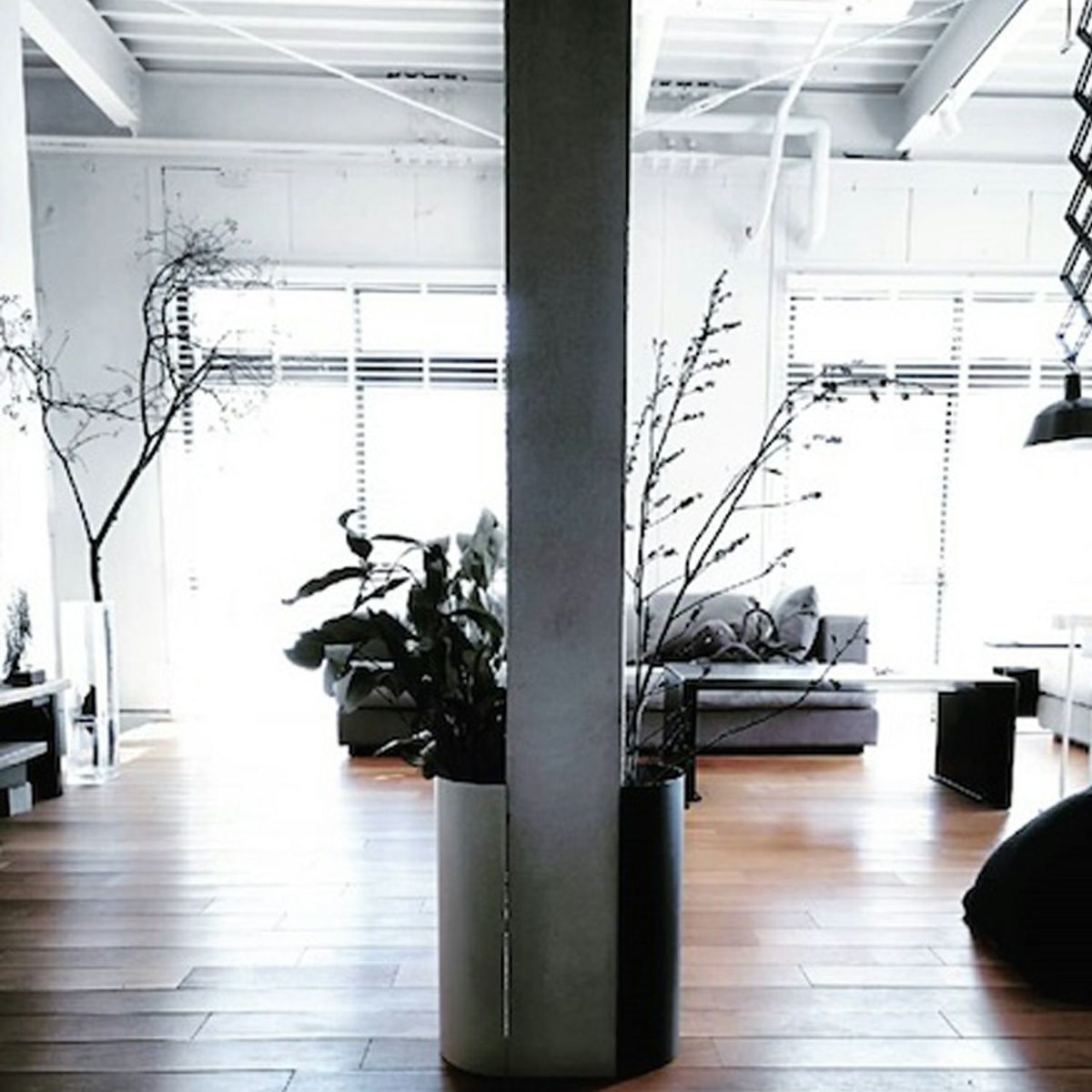 DUENDE デュエンデ MUKOU ムコウ アンブレラスタンド傘立て DU0120 専用水受け付属 カラー：2色 デザイン：PINTO