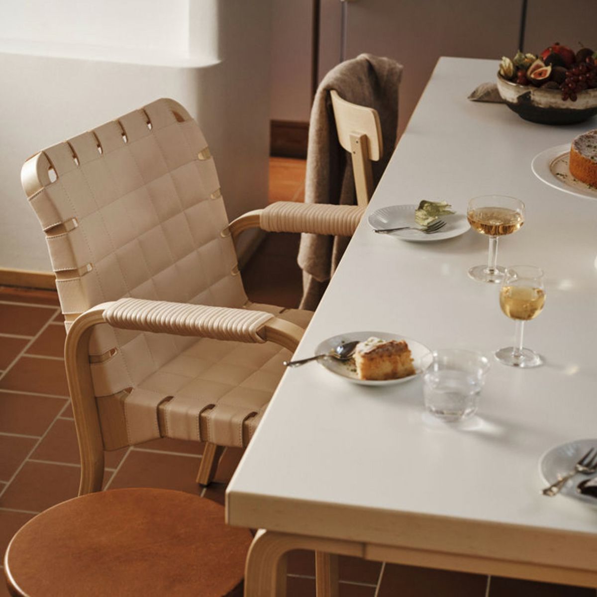 Artek アルテック 45 Armchair 45 アームチェア ラウンジチェア バーチ ナチュラルラッカー キルティングレザー エレガンスレザー アームレスト：レザーチューブ巻き デザイン：アルヴァ・アアルト