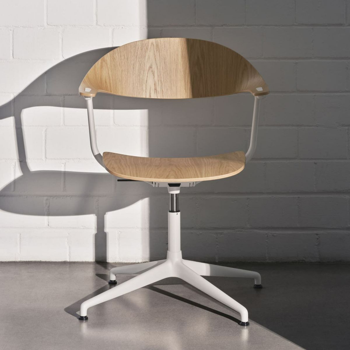 Vitra ヴィトラ Mynt ミント 4スターベース シート＆バックレスト：プライウッド ベースカラー：4色 デザイン：エルワン・ブルレック