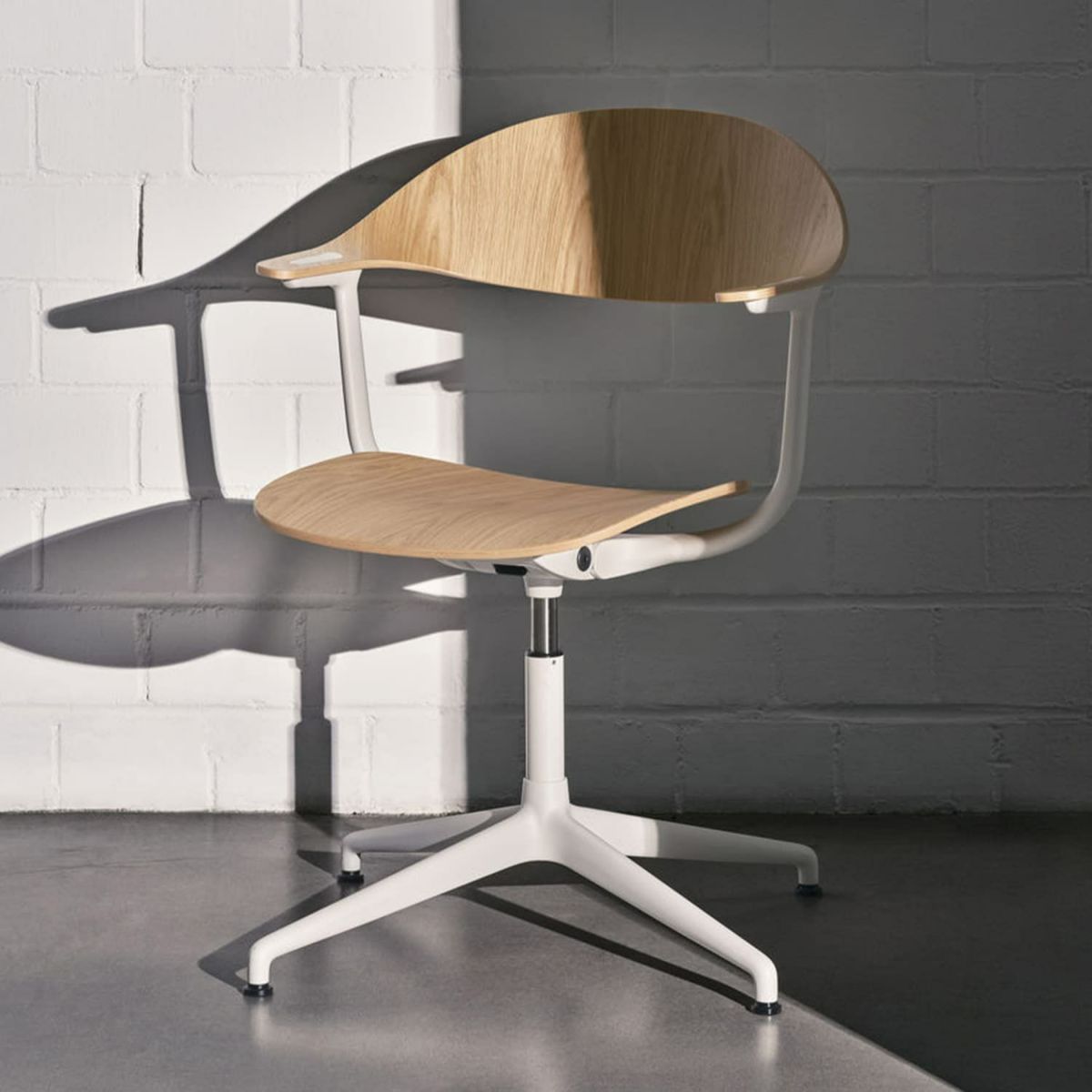 Vitra ヴィトラ Mynt ミント 4スターベース シート＆バックレスト：プライウッド ベースカラー：4色 デザイン：エルワン・ブルレック