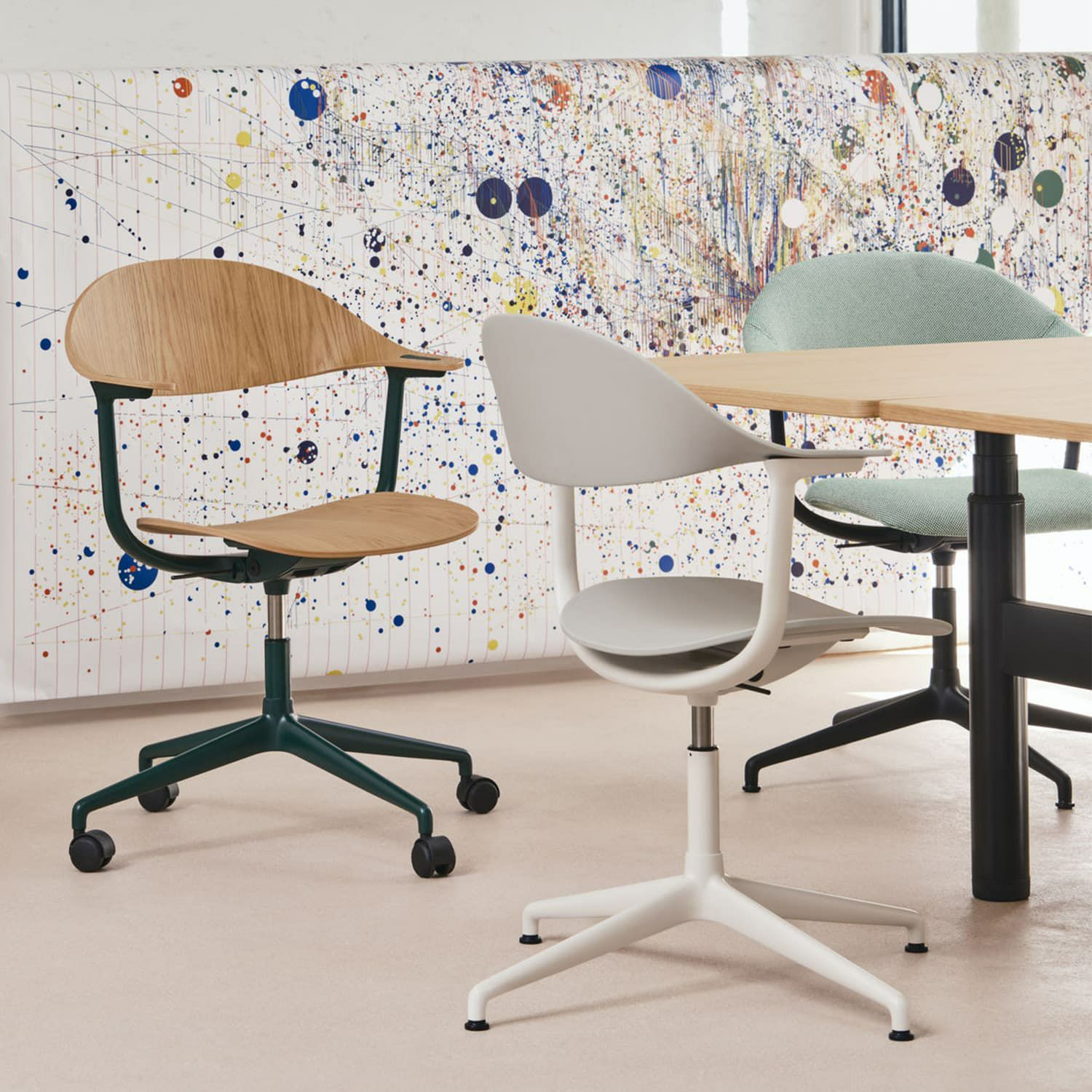 Vitra ヴィトラ Mynt ミント 4スターベース シート＆バックレスト：プライウッド ベースカラー：4色 デザイン：エルワン・ブルレック