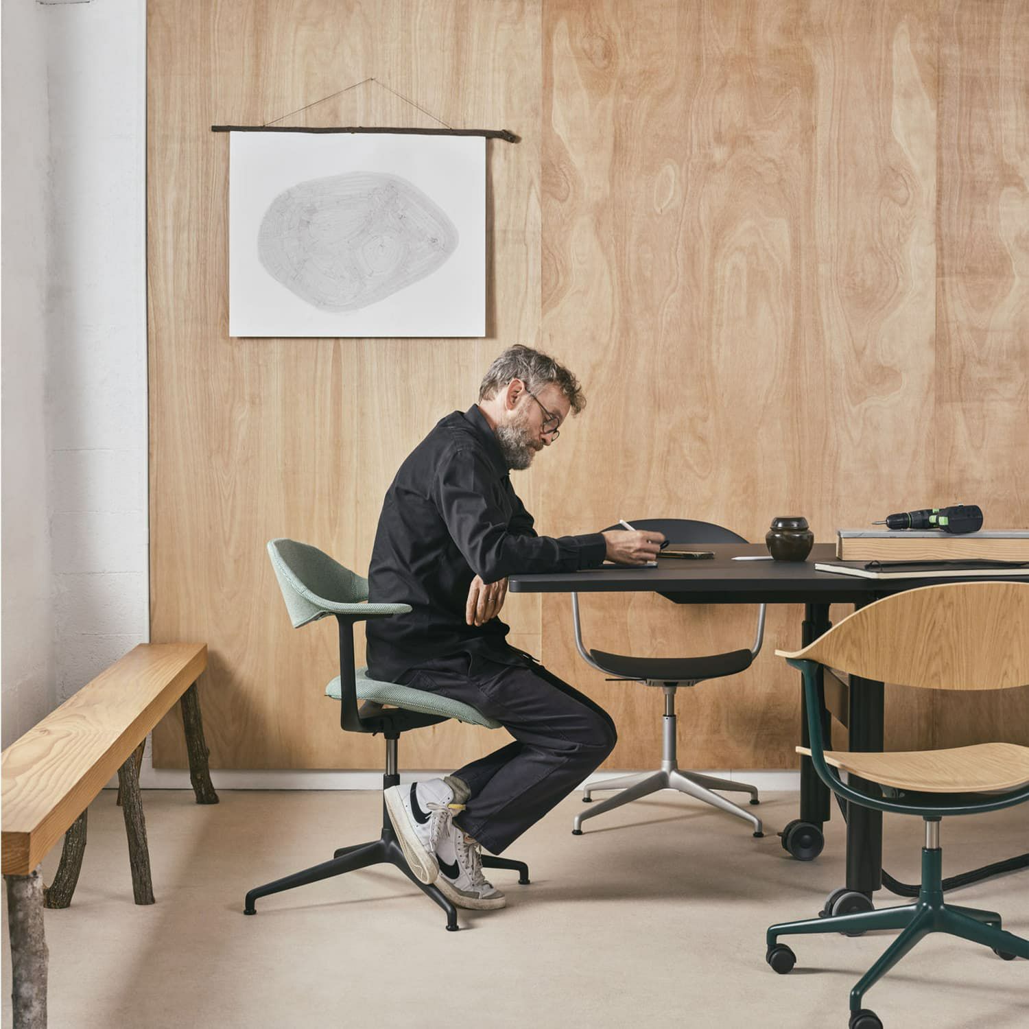 Vitra ヴィトラ Mynt ミント 4スターベース シート＆バックレスト：プライウッド ベースカラー：4色 デザイン：エルワン・ブルレック