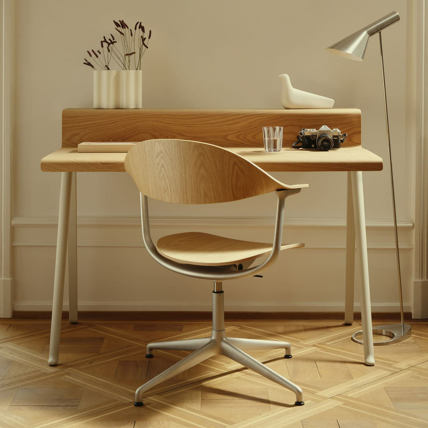 Vitra ヴィトラ Mynt ミント 4スターベース シート＆バックレスト：プライウッド ベースカラー：4色 デザイン：エルワン・ブルレック