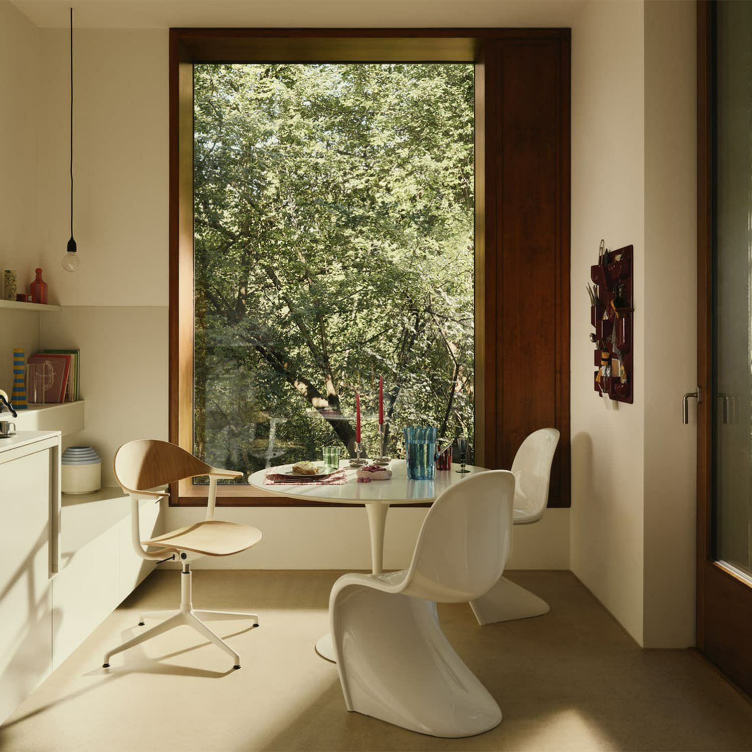 Vitra ヴィトラ Mynt ミント 4スターベース シート＆バックレスト：プライウッド ベースカラー：4色 デザイン：エルワン・ブルレック