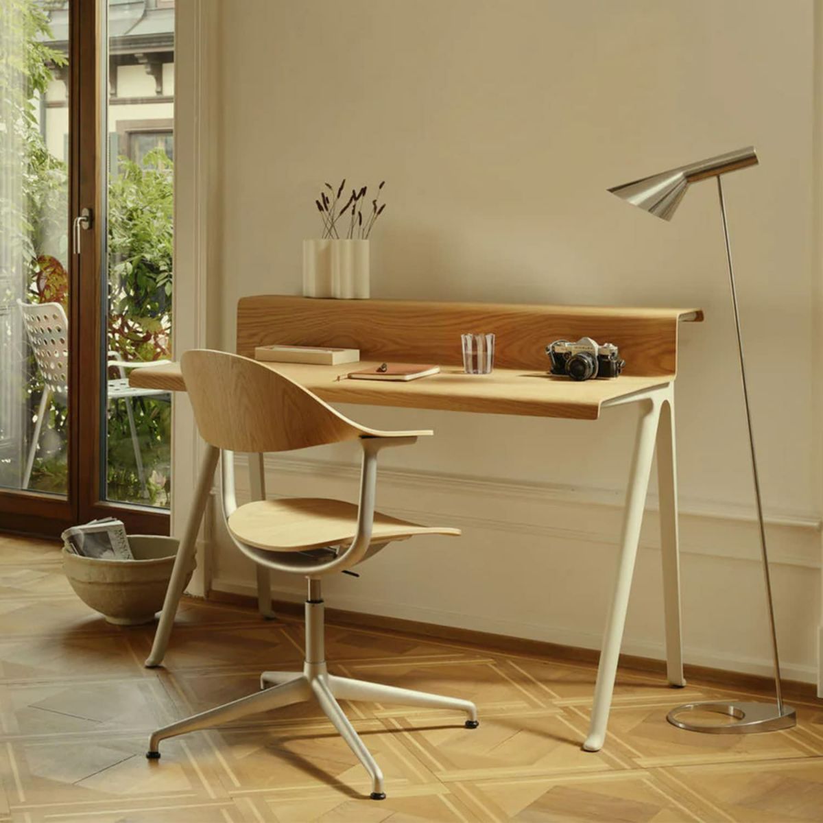Vitra ヴィトラ Courier クーリエ サイズ：120×72.5cm 天板：2種類 ベース：3色 デザイン：ロナン・ブルレック