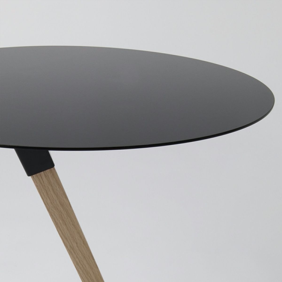 DUENDE デュエンデ TRE トレ サイドテーブル DU0210 無塗装 カラー：2色 デザイン：芦沢 啓治