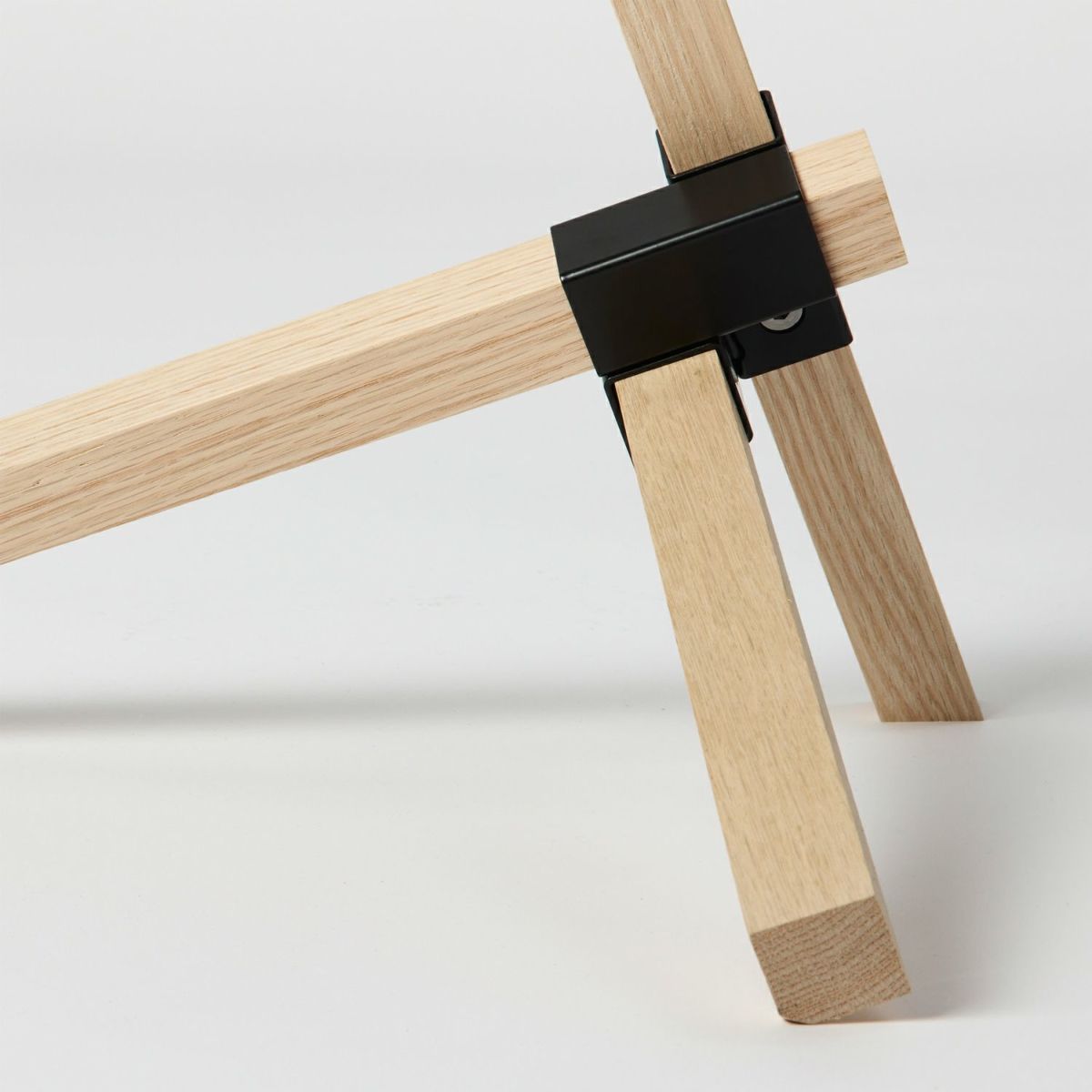 DUENDE デュエンデ TRE トレ サイドテーブル DU0210 無塗装 カラー：2色 デザイン：芦沢 啓治