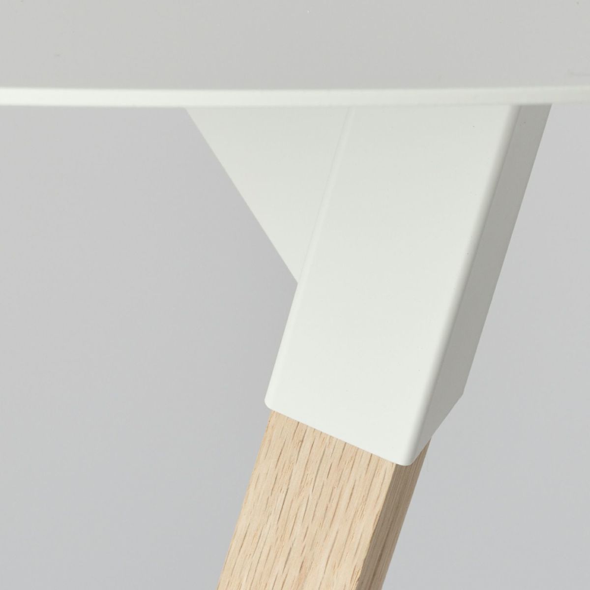 DUENDE デュエンデ TRE トレ サイドテーブル DU0210 無塗装 カラー：2色 デザイン：芦沢 啓治