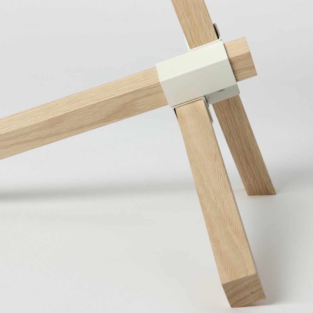 DUENDE デュエンデ TRE トレ サイドテーブル DU0210 無塗装 カラー：2色 デザイン：芦沢 啓治