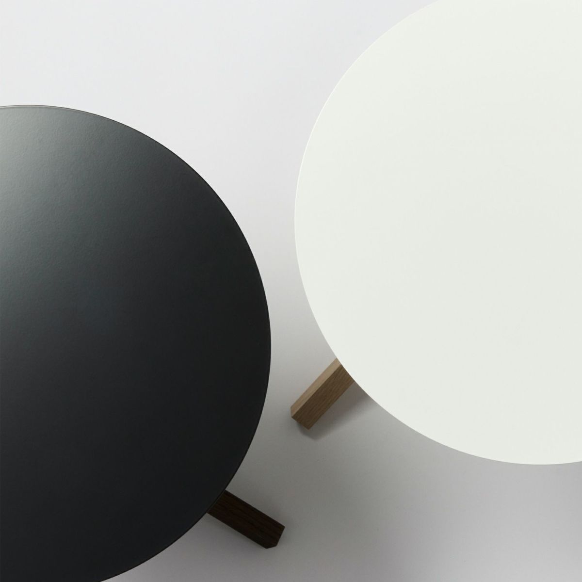 DUENDE デュエンデ TRE トレ サイドテーブル DU0210 無塗装 カラー：2色 デザイン：芦沢 啓治