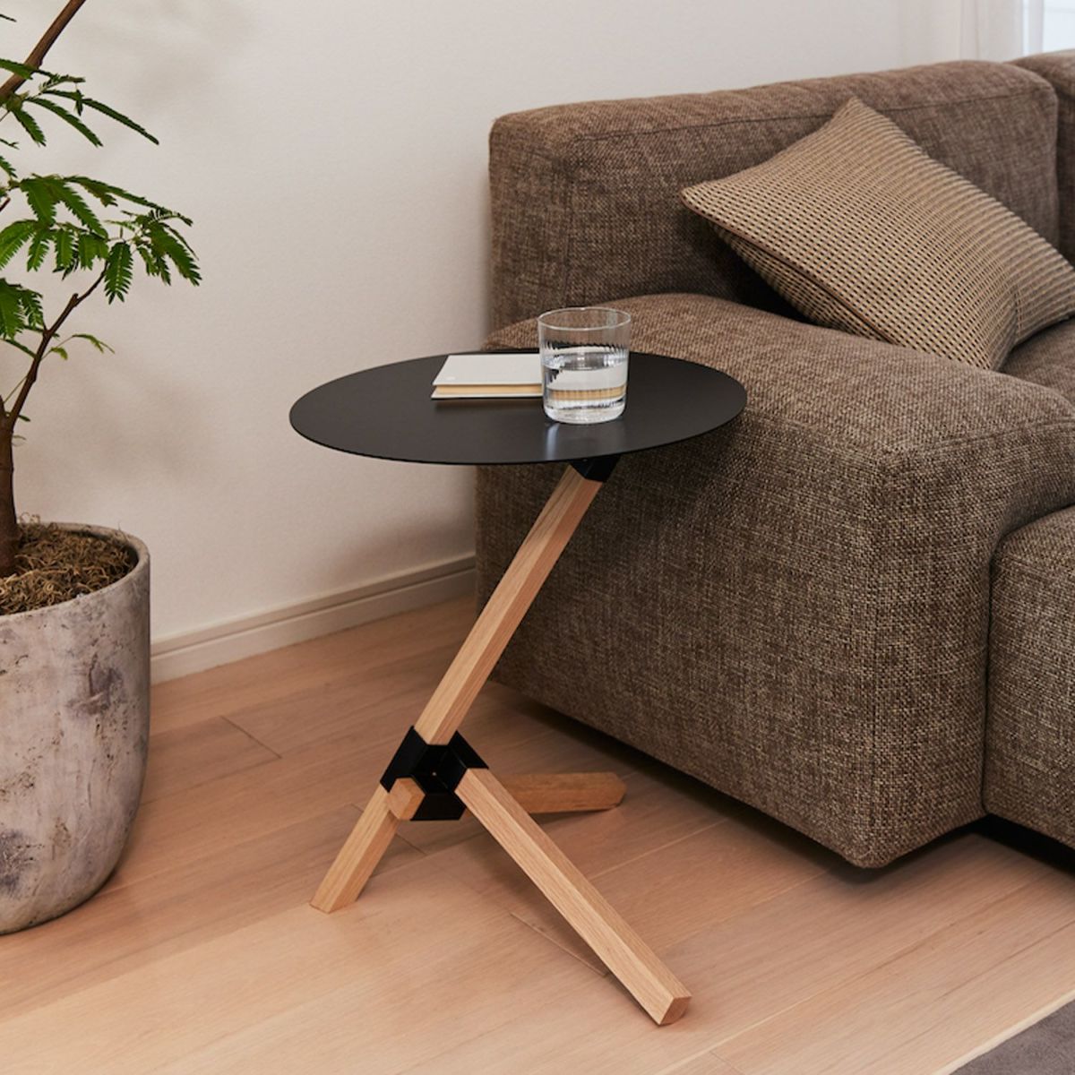 DUENDE デュエンデ TRE トレ サイドテーブル DU0210 無塗装 カラー：2色 デザイン：芦沢 啓治