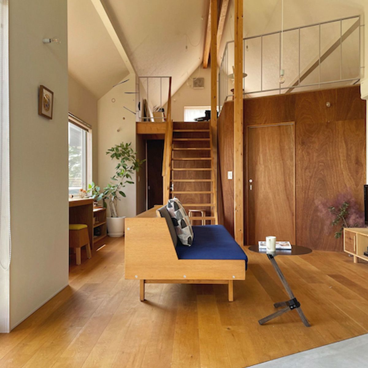 DUENDE デュエンデ TRE トレ サイドテーブル DU0211 オイルステインフィニッシュ カラー：2色 デザイン：芦沢 啓治