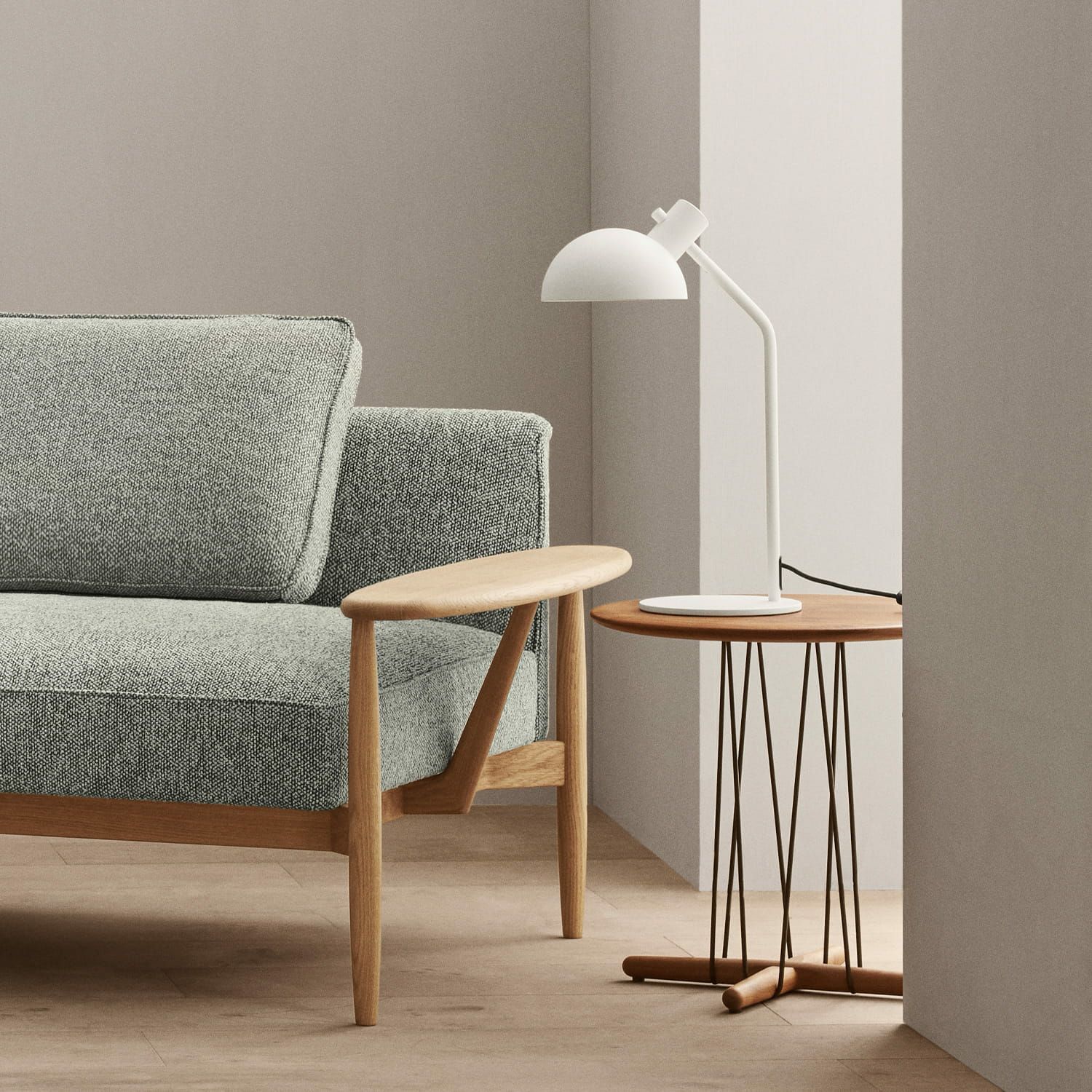 Carl Hansen & Son カール・ハンセン＆サン E021 Embrace Lounge Table エンブレイス ラウンジテーブル コーヒーテーブル サイズ：Φ48×H48cm オーク オイル仕上げ 支柱：ステンレス デザイン：Eoos イーオス